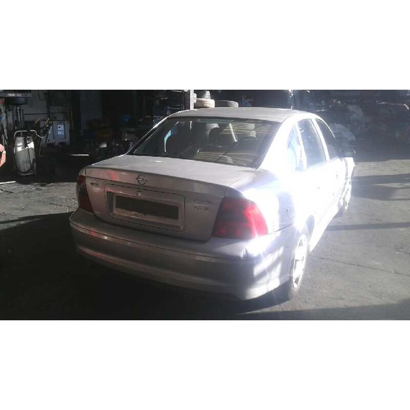 opel vectra b berlina del año 2000