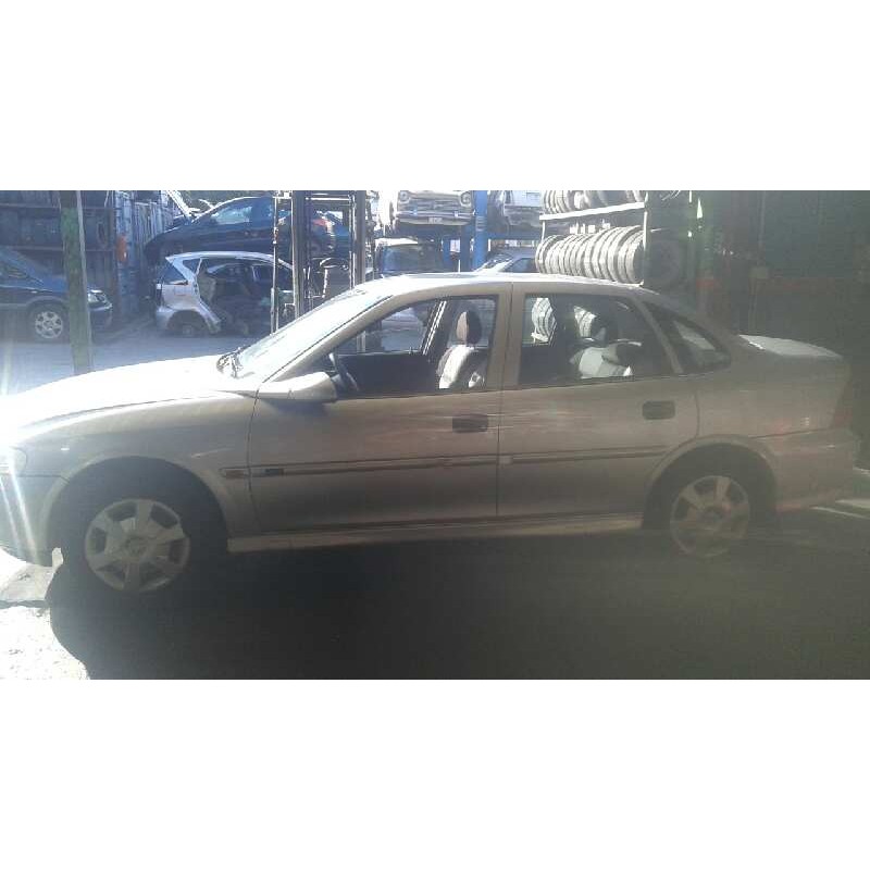 opel vectra b berlina del año 2000