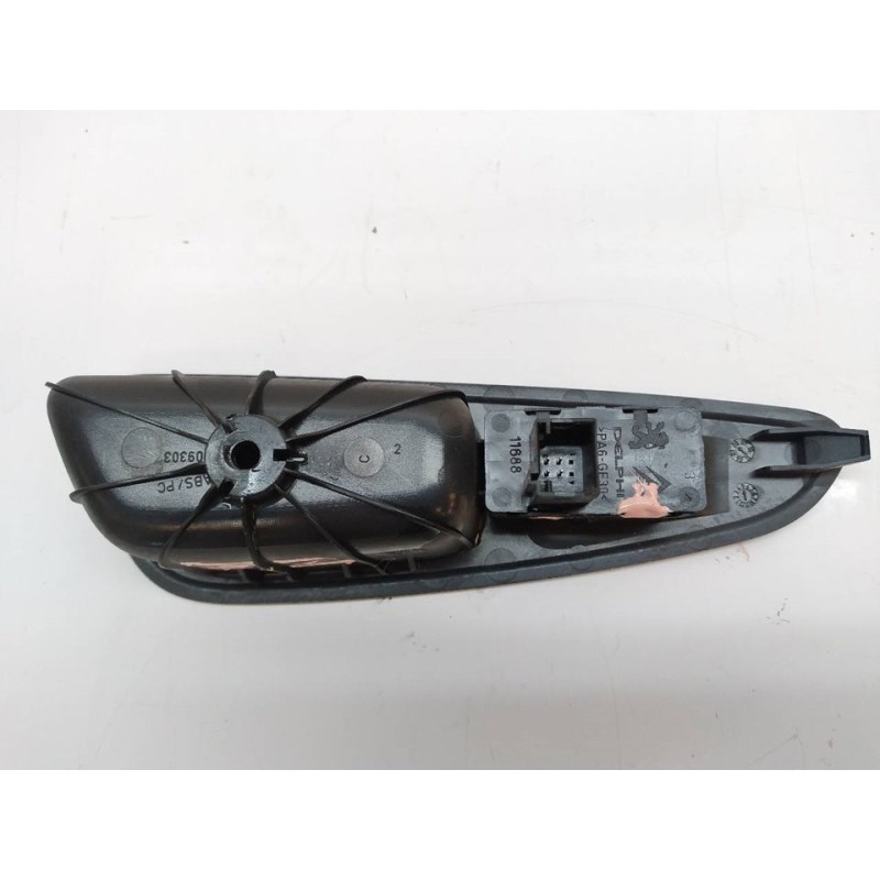 Recambio de mando elevalunas trasero derecho para peugeot 308 sw sport referencia OEM IAM - Negro 3