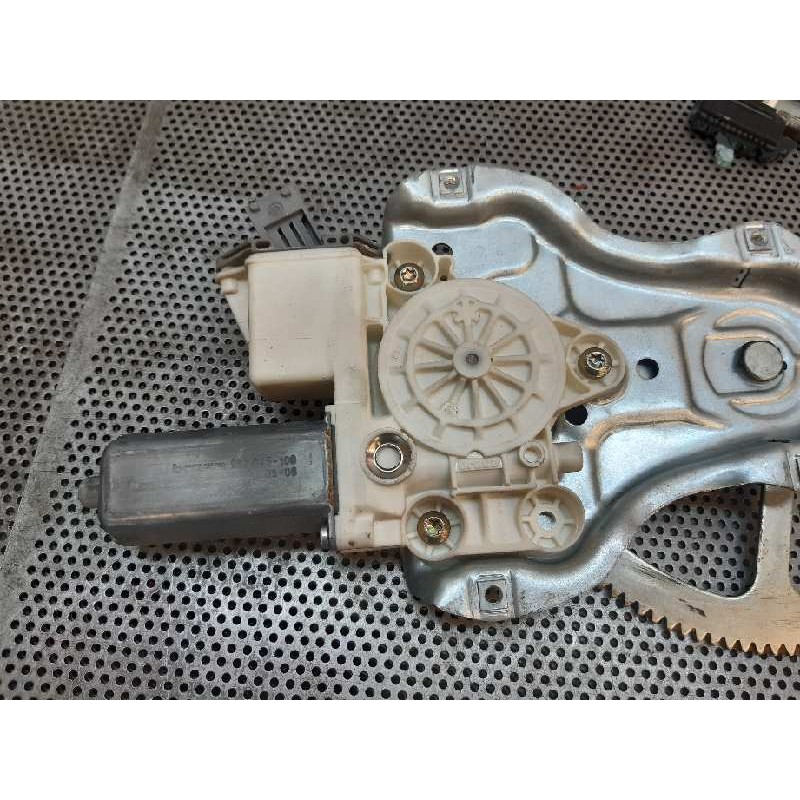 Recambio de elevalunas delantero izquierdo para toyota avensis berlina (t25) 2.2 d-4d executive sedán (4-ptas.) referencia OEM I - Gris 5
