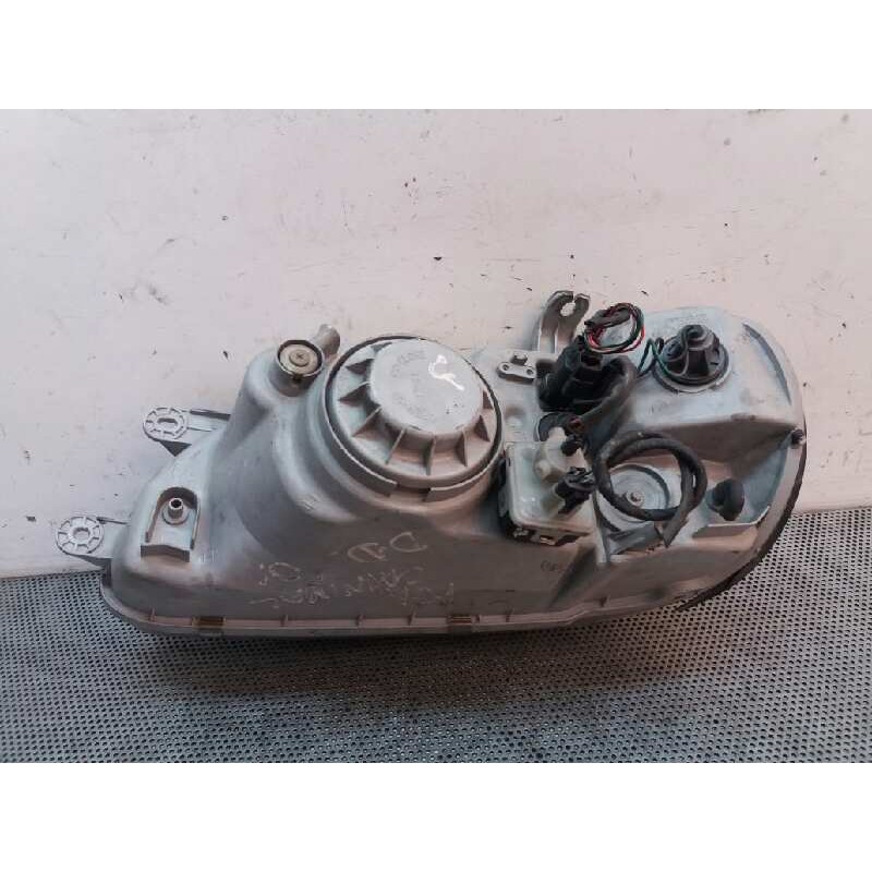 Recambio de faro derecho para kia carnival 2.9 turbodiesel cat referencia OEM IAM 2