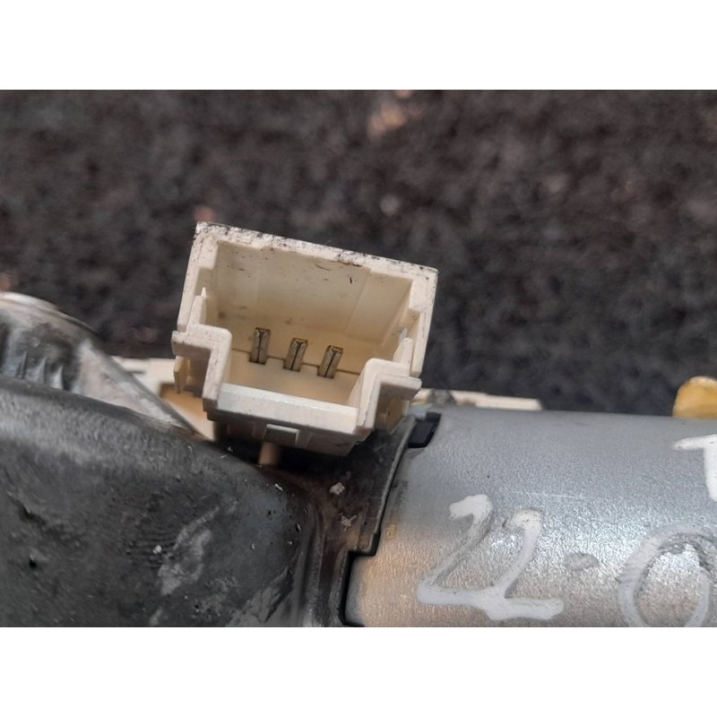 Recambio de motor limpia trasero para dacia duster ambiance 4x2 referencia OEM IAM 8200734582C W000004040 VALEO 4