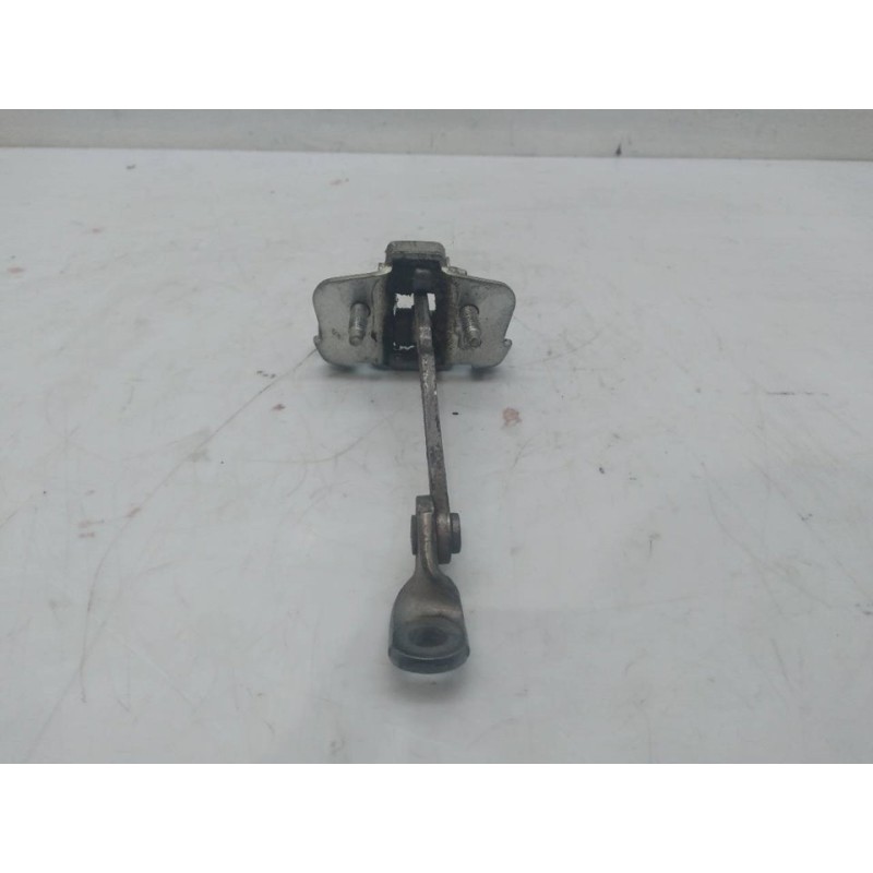 Recambio de retenedor puerta delantera derecha para dacia duster ambiance 4x2 referencia OEM IAM   