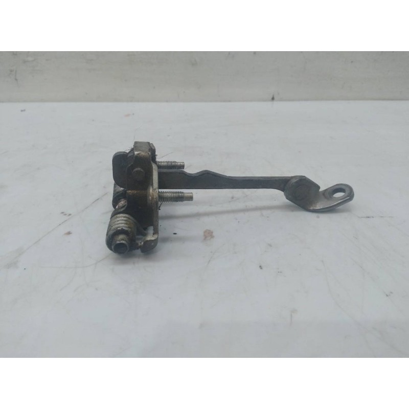 Recambio de retenedor puerta delantera derecha para dacia duster ambiance 4x2 referencia OEM IAM 2