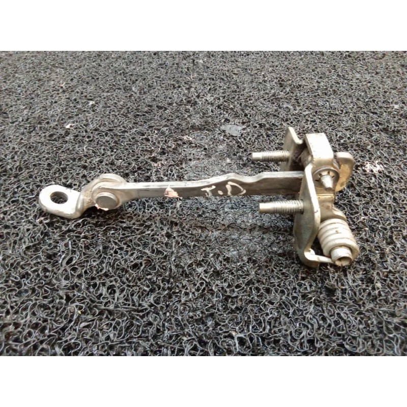 Recambio de retenedor puerta trasera derecha para dacia duster ambiance 4x2 referencia OEM IAM   