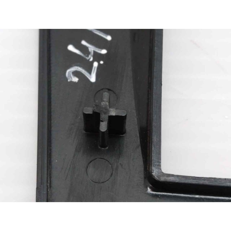 Recambio de consola central para bmw serie 1 berlina (e81/e87) 118d referencia OEM IAM RF2810230702 - Blanco 2