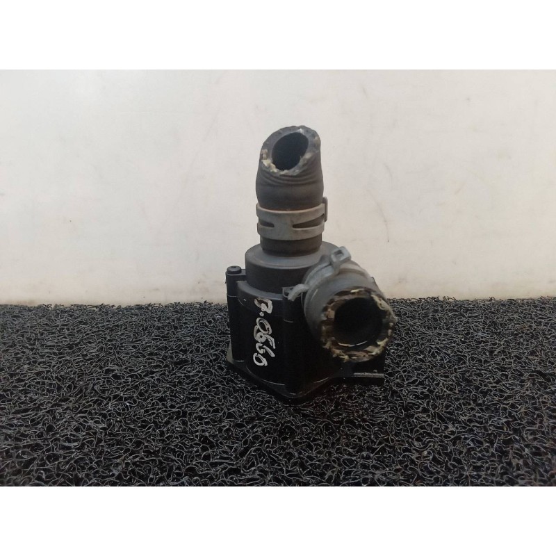 Recambio de bomba recirculacion agua - calefaccion para audi a4 ber. (b8) básico quattro referencia OEM IAM 8K0819147  