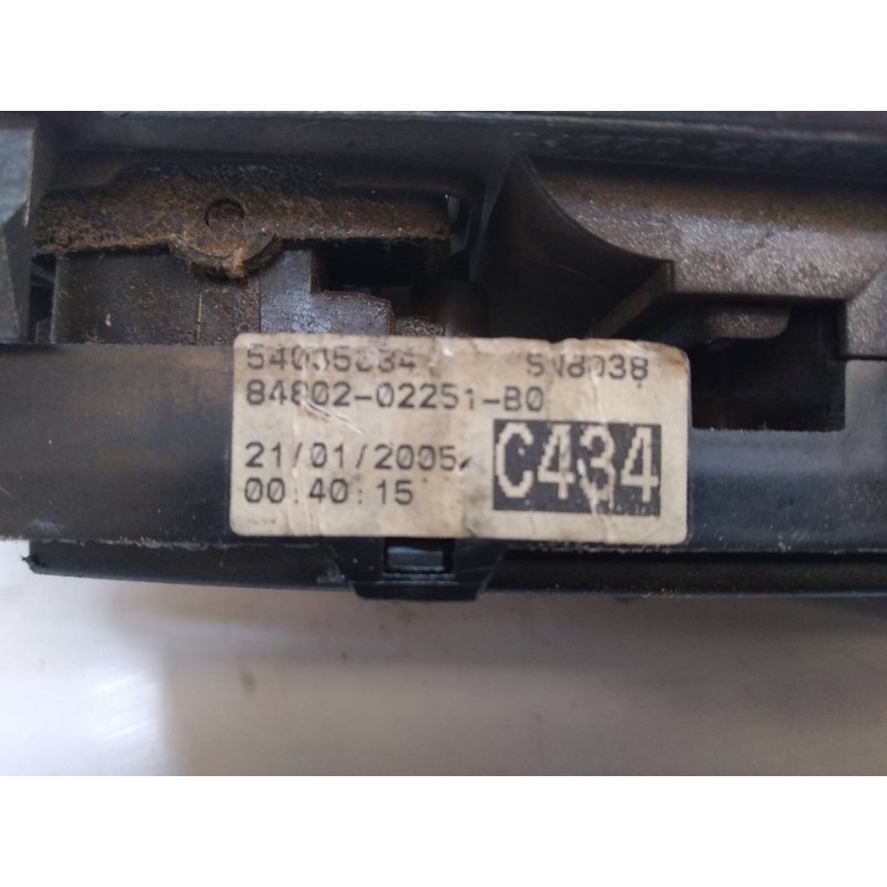 Recambio de mando elevalunas delantero izquierdo para toyota corolla (e12) 2.0 d-4d sol berlina referencia OEM IAM 8480202251 2