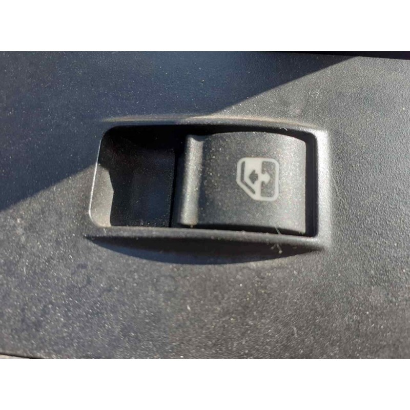 Recambio de mando elevalunas delantero derecho para iveco daily furgón fg h2 33 s ... v batalla 3520 l referencia OEM IAM   