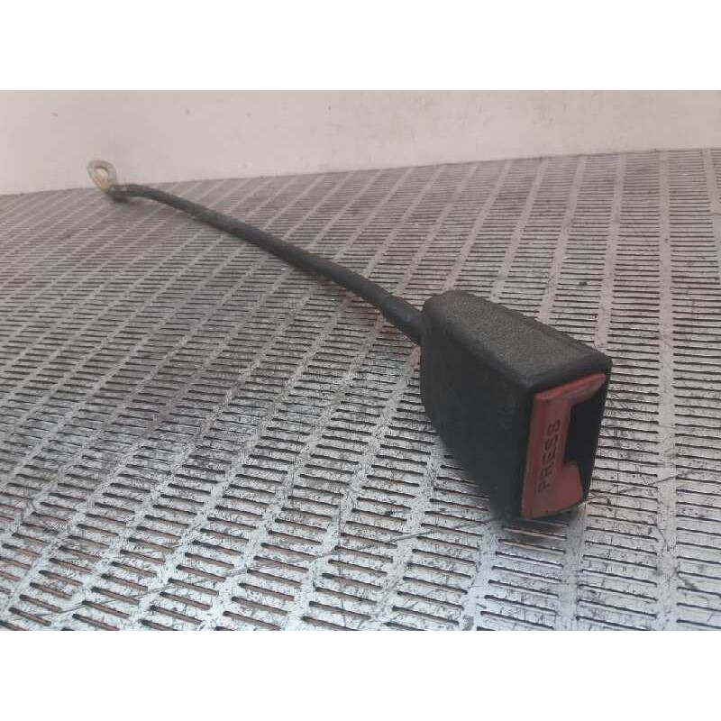 Recambio de enganche cinturon delantero izquierdo para mercedes-benz mb 180 2.4d referencia OEM IAM - Blanco 2