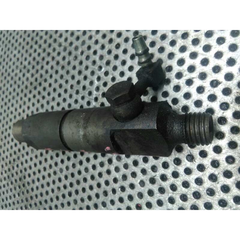 Recambio de inyector para renault master combi desde ´98 2.5 diesel referencia OEM IAM KBE58S8  