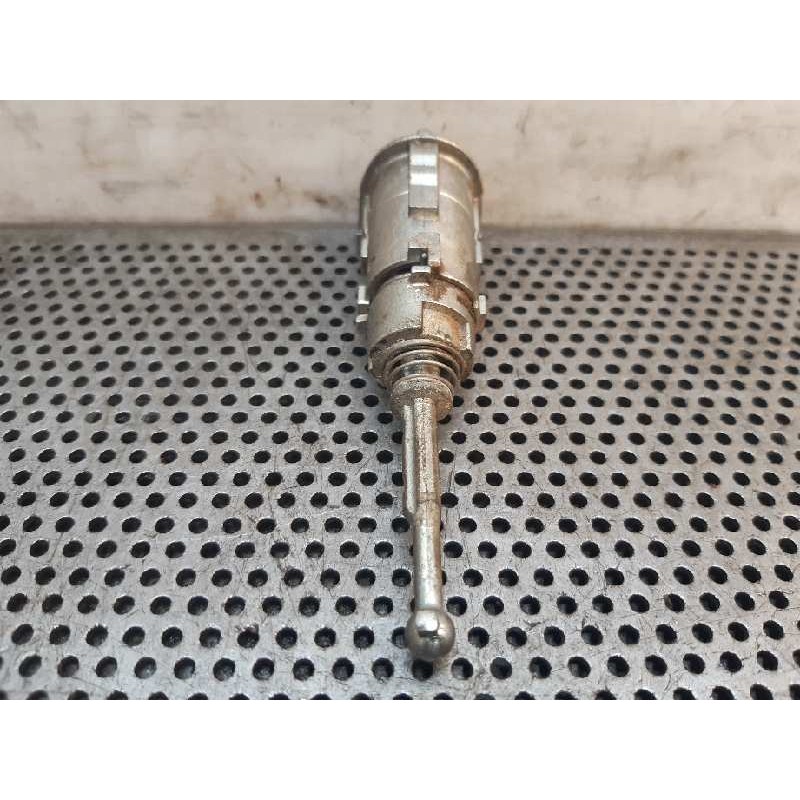 Recambio de bombin puerta delantera izquierda para renault clio grandtour business referencia OEM IAM - Negro 2