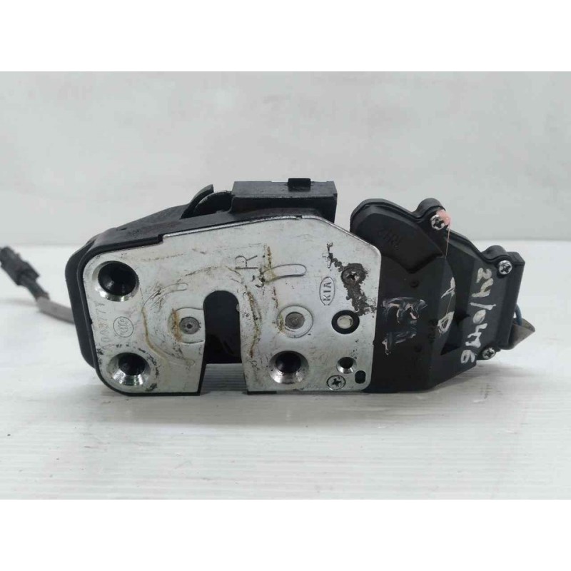 Recambio de cerradura puerta trasera derecha para kia carens 2.0 crdi ex monovolumen referencia OEM IAM A045777 4