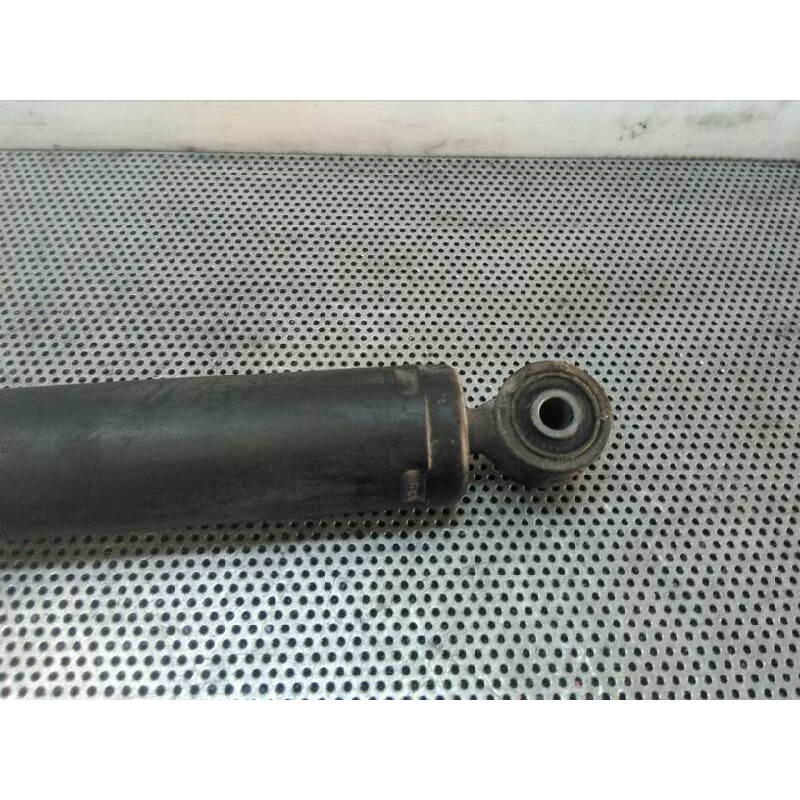 Recambio de amortiguador trasero derecho para renault master combi desde '98 2.5 diesel referencia OEM IAM - Blanco 3