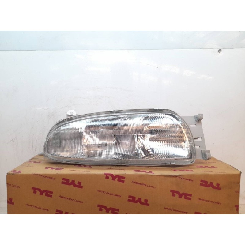 Recambio de faro derecho para ford fiesta berlina referencia OEM IAM 203585452 18315 