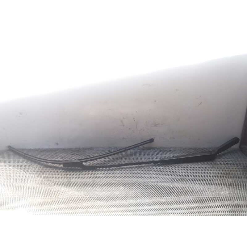 Recambio de brazo limpia delantero izquierdo para peugeot 308 confort referencia OEM IAM   
