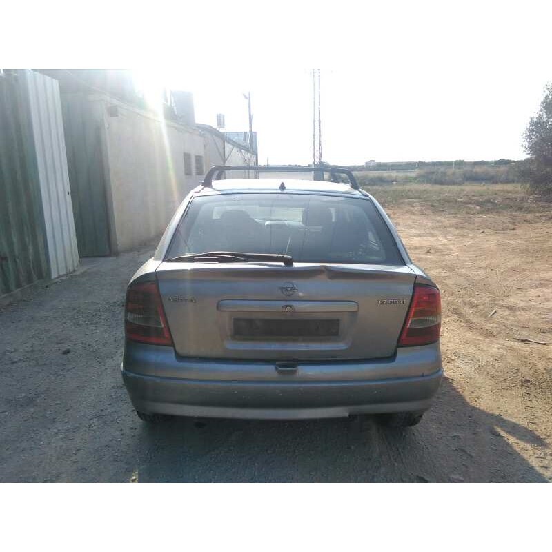opel astra g berlina del año 2004
