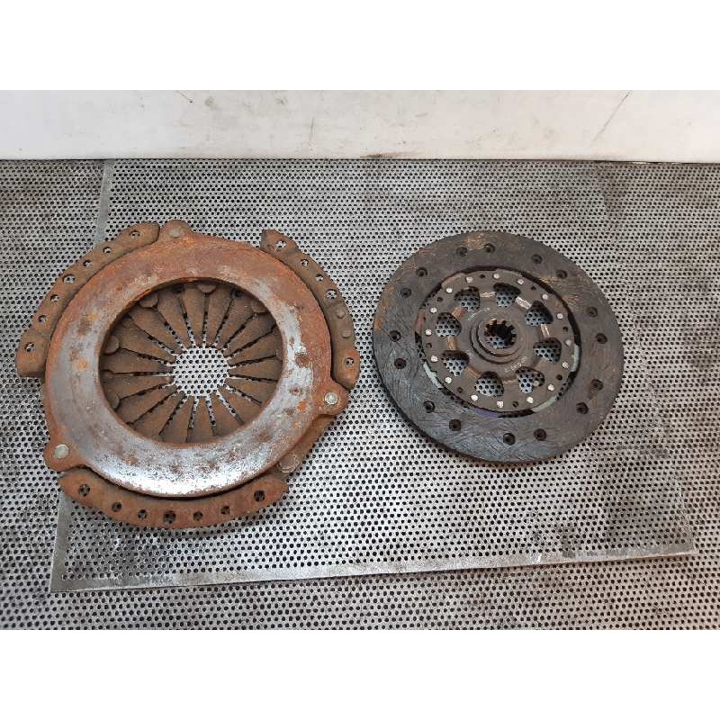Recambio de kit embrague para bmw serie 5 berlina (e34) 2.4 turbodiesel cat referencia OEM IAM 323018217 77520 2