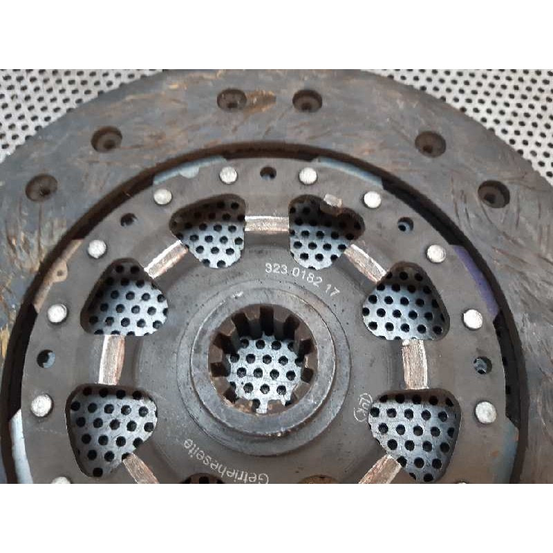 Recambio de kit embrague para bmw serie 5 berlina (e34) 2.4 turbodiesel cat referencia OEM IAM 323018217 77520 3