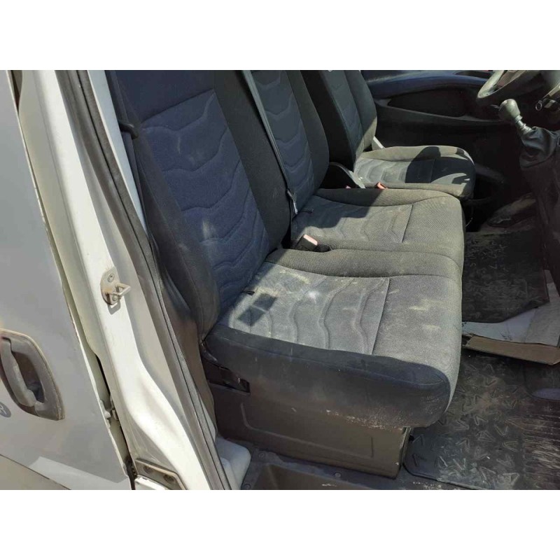 Recambio de asiento delantero derecho para iveco daily furgón fg h2 33 s ... v batalla 3520 l referencia OEM IAM - Blanco 2