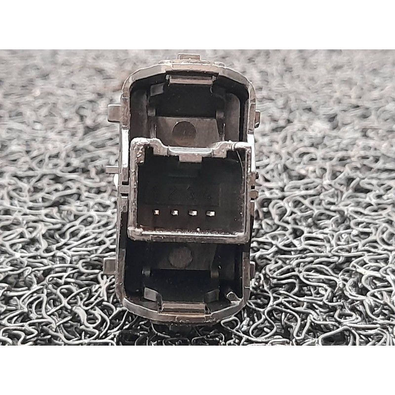 Recambio de mando elevalunas delantero derecho para ford focus turn. (cb8) trend referencia OEM IAM BM5T14529AB - Negro 2