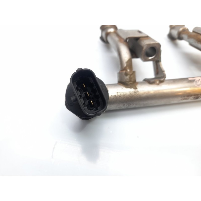 Recambio de rampa inyectora para ford b-max titanium referencia OEM IAM DM5G9H487AA 0261555137 BOSCH - Blanco 2