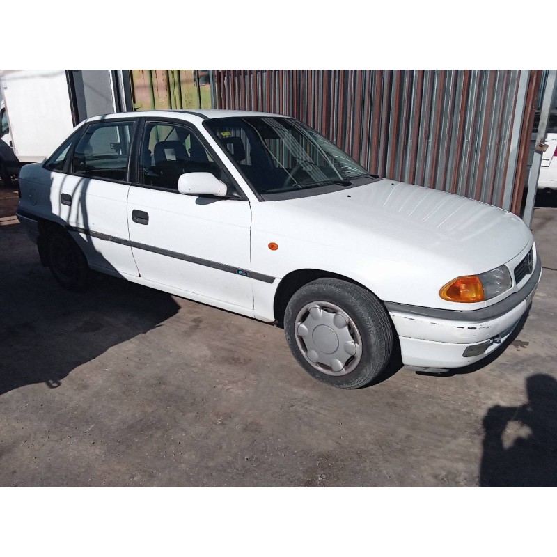 opel astra f berlina del año 1998