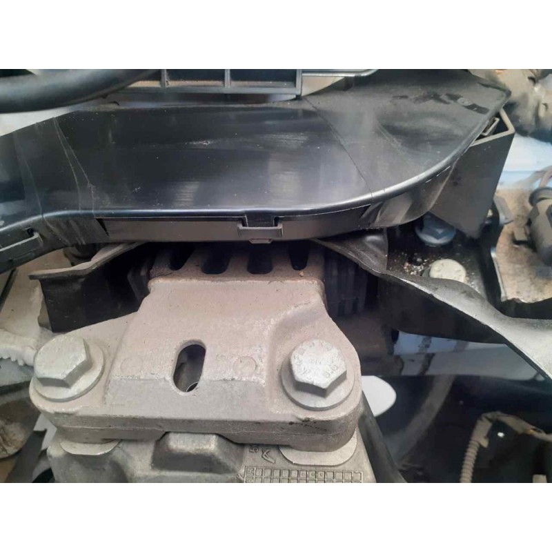 Recambio de soporte cambio para seat arona xcellence edition referencia OEM IAM - Blanco 2