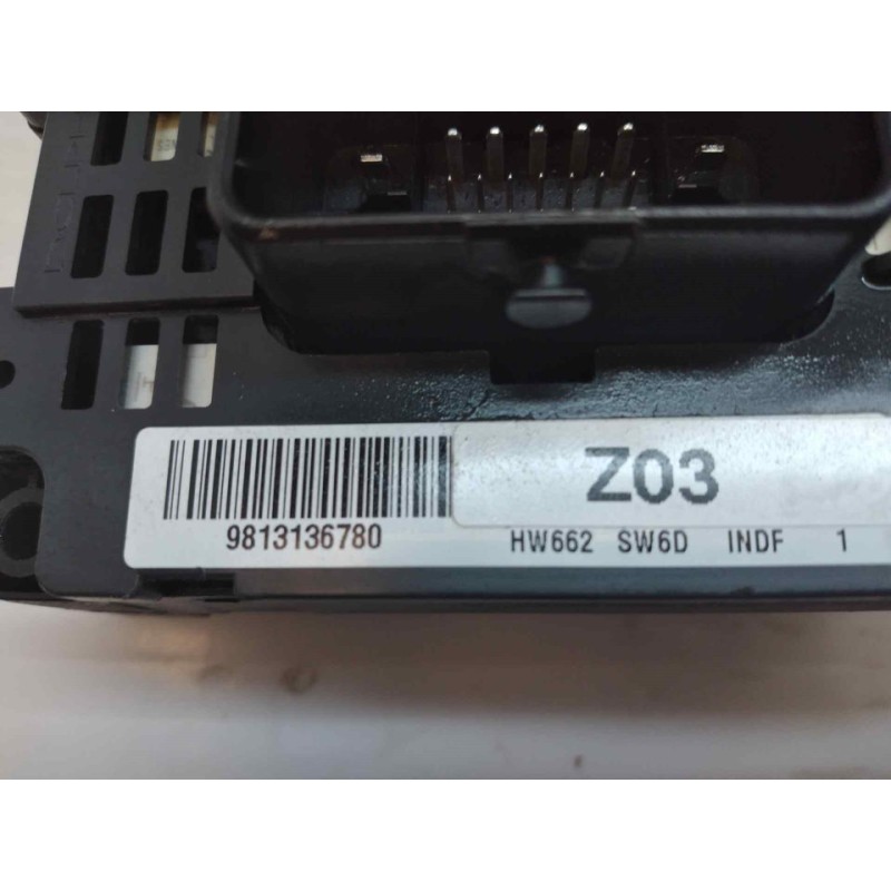 Recambio de caja reles / fusibles para peugeot 3008 allure referencia OEM IAM 9813136780 3