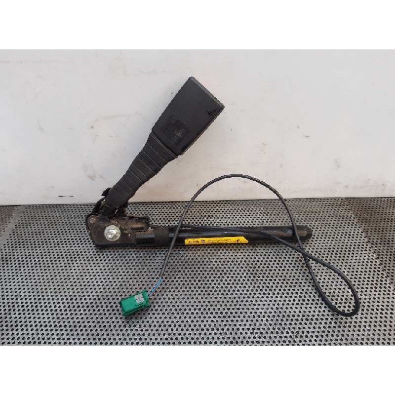 Recambio de enganche cinturon delantero derecho para opel zafira b cosmo referencia OEM IAM   