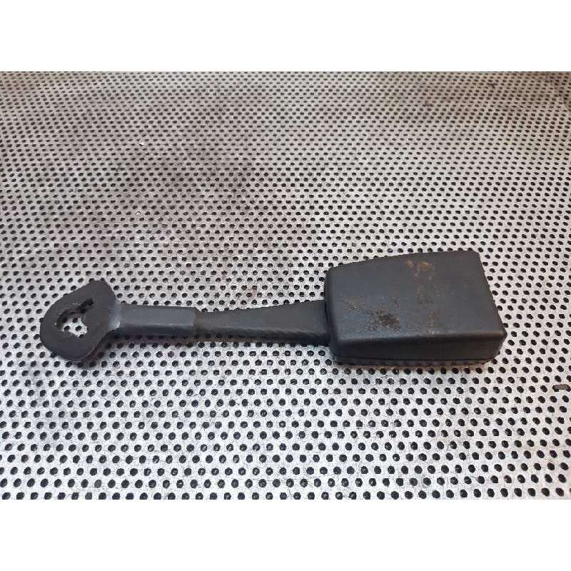 Recambio de enganche cinturon delantero izquierdo para audi a4 avant (8e) 2.5 tdi quattro (132kw) referencia OEM IAM   