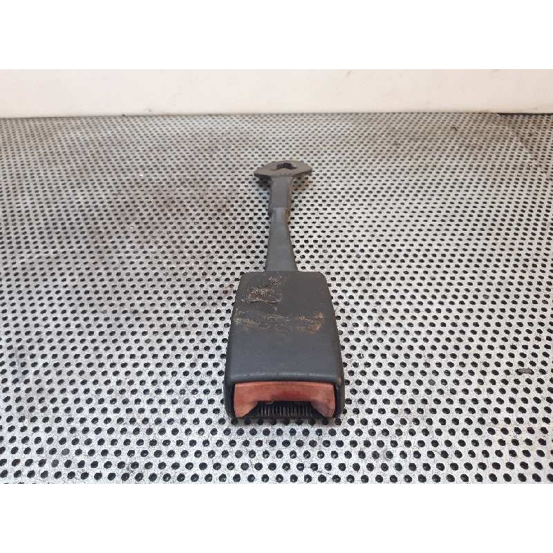 Recambio de enganche cinturon delantero izquierdo para audi a4 avant (8e) 2.5 tdi quattro (132kw) referencia OEM IAM - Gris 2