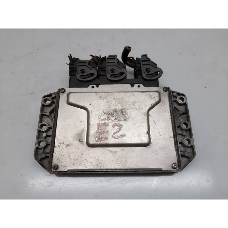Recambio de centralita motor uce para renault megane ii berlina 5p 1.6 16v referencia OEM IAM 8200298457 215841533B1 8200298463 - Rojo