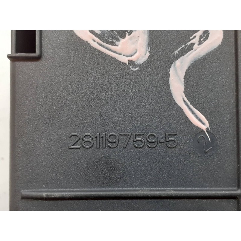Recambio de caja reles / fusibles para citroën c4 berlina cool referencia OEM IAM 281197595 2