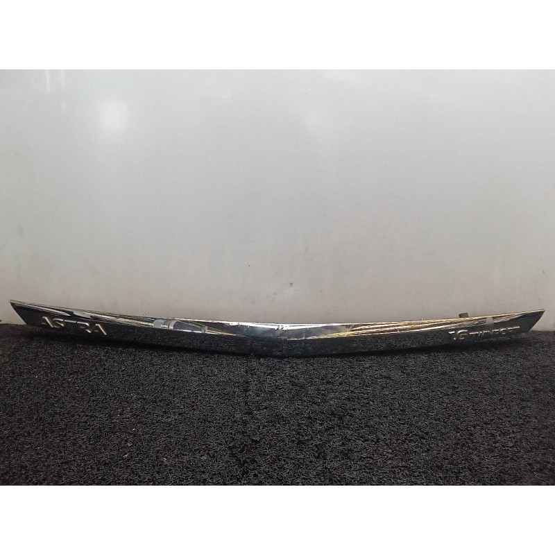 Recambio de molduras traseras para opel astra h berlina cosmo referencia OEM IAM - Negro 4