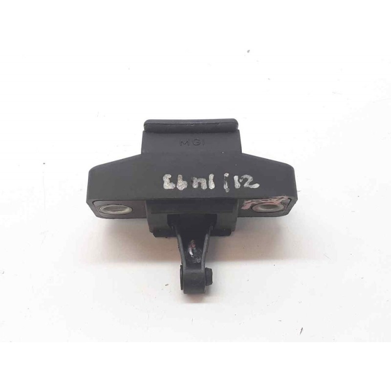 Recambio de cerradura maletero / porton para dacia sandero laureate referencia OEM IAM MG1 - Blanco 3