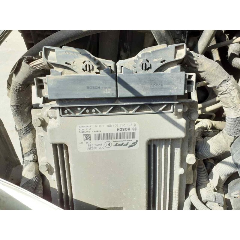 Recambio de centralita motor uce para iveco daily furgón fg h2 33 s ... v batalla 3520 l referencia OEM IAM 0281032557  BOSCH - Blanco