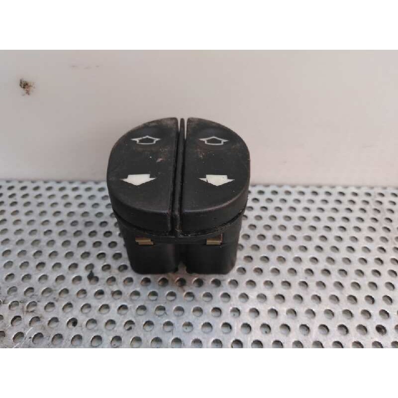 Recambio de mando elevalunas delantero izquierdo para ford fiesta berlina básico referencia OEM IAM - Gris 2