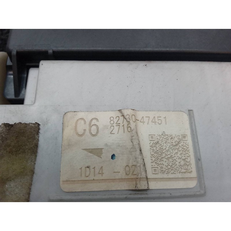 Recambio de caja reles / fusibles para toyota prius (nhw30) advance referencia OEM IAM 8273047451 8922147110 50112324 - Blanco 3