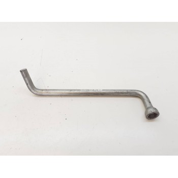 LLAVE RUEDA 