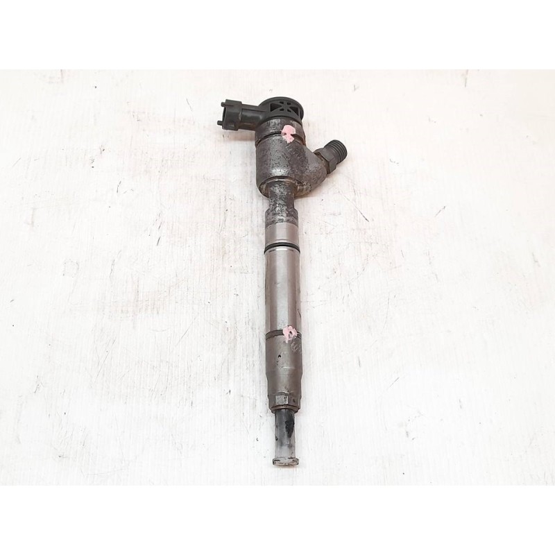 Recambio de inyector para kia sportage drive 2wd referencia OEM IAM 0445110589 338002A610 - Blanco
