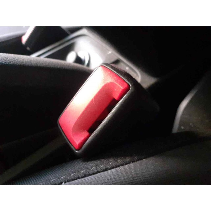 Recambio de enganche cinturon delantero izquierdo para seat arona xcellence edition referencia OEM IAM   