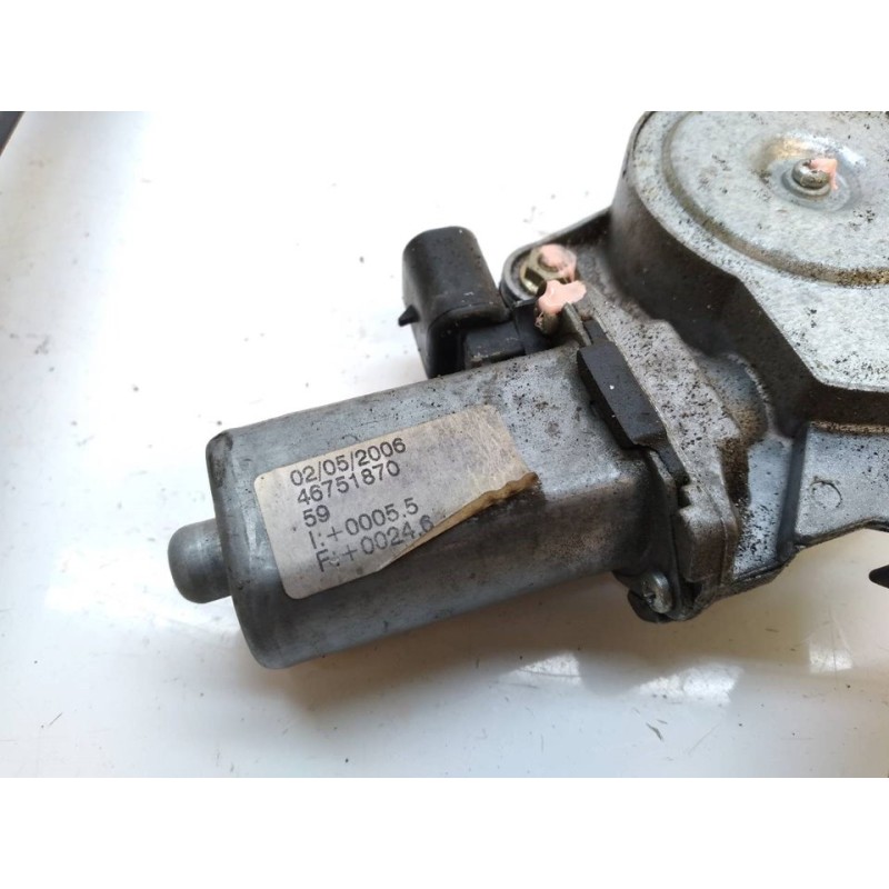 Recambio de elevalunas delantero derecho para alfa romeo 147 (190) 1.6 ts 105 impression referencia OEM IAM 46751870 - Rojo 2