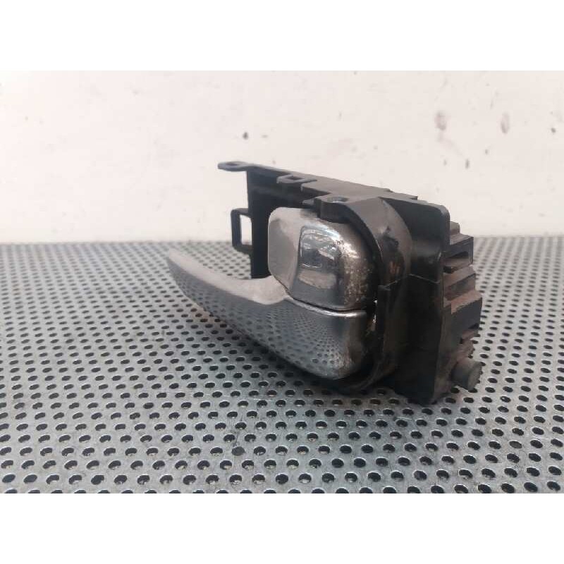 Recambio de maneta interior delantera derecha para nissan almera tino (v10m) 2.2 16v turbodiesel cat referencia OEM IAM - Blanco 2