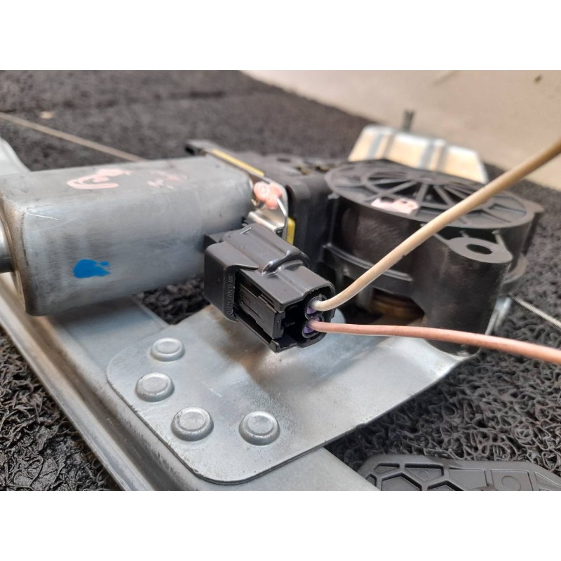 Recambio de elevalunas delantero izquierdo para dacia sandero laureate referencia OEM IAM 807213282R - Blanco 2