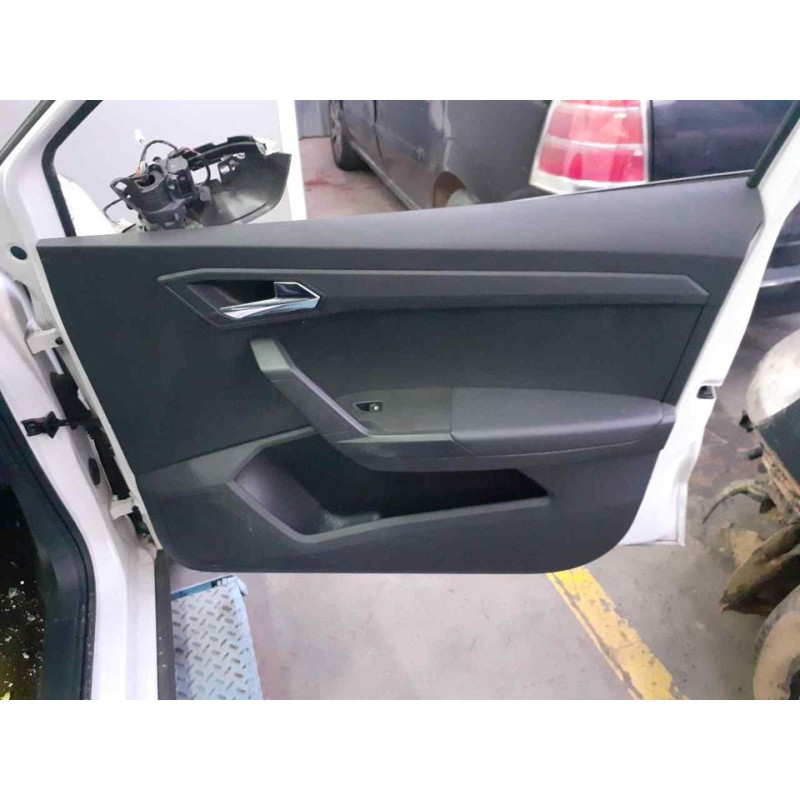 Recambio de guarnecido puerta delantera derecha para seat arona xcellence edition referencia OEM IAM - Blanco 2