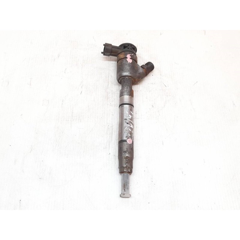 Recambio de inyector para kia sportage drive 2wd referencia OEM IAM 0445110589 338002A610 - Blanco