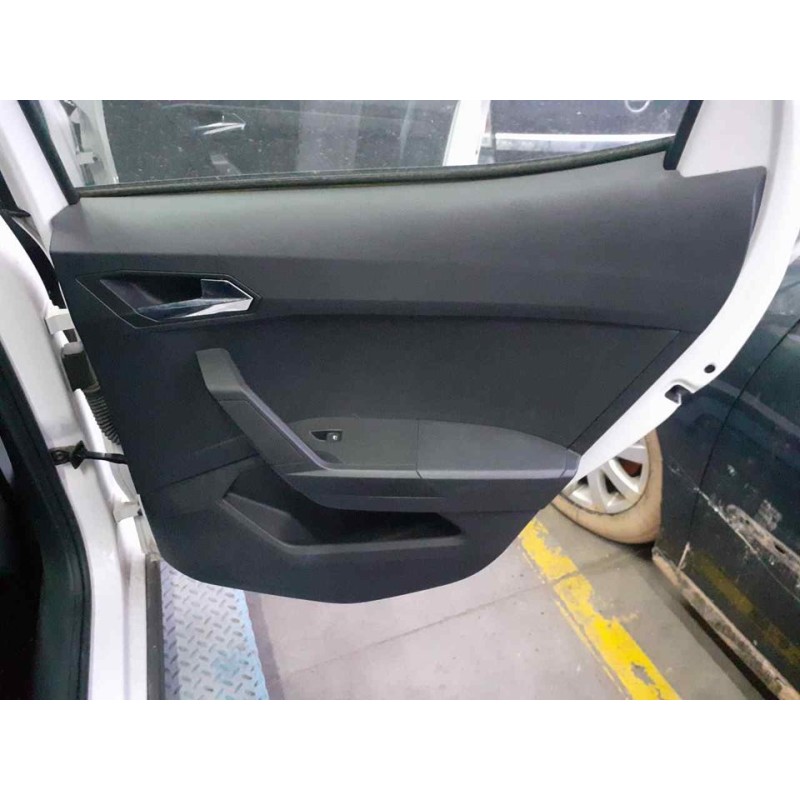 Recambio de guarnecido puerta trasera derecha para seat arona xcellence edition referencia OEM IAM - Blanco 2