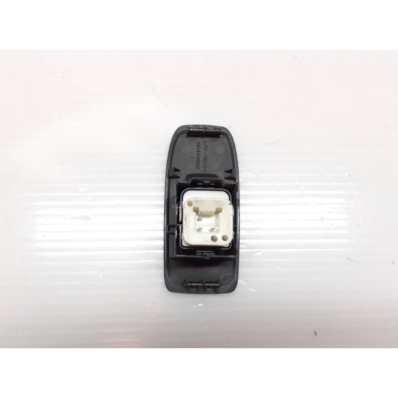 Recambio de mando elevalunas delantero derecho para mitsubishi montero (v60/v70) 3.2 di-d gls (3-ptas.) referencia OEM IAM MR445 2