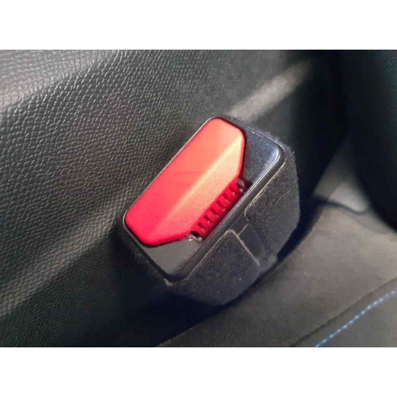 Recambio de enganche cinturon delantero izquierdo para peugeot 308 style referencia OEM IAM 2